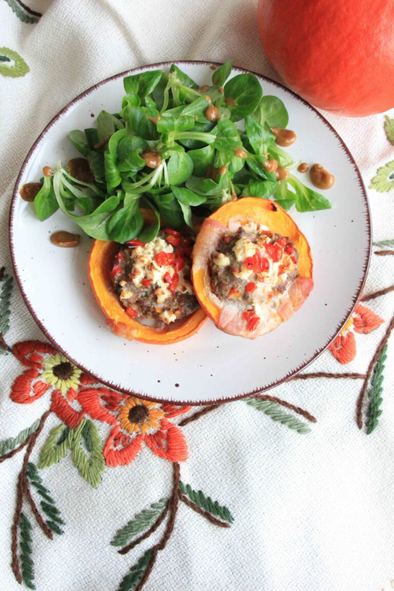 Einfachguad Herbstgericht Gefuellter Hokkaido mit Feldsalat