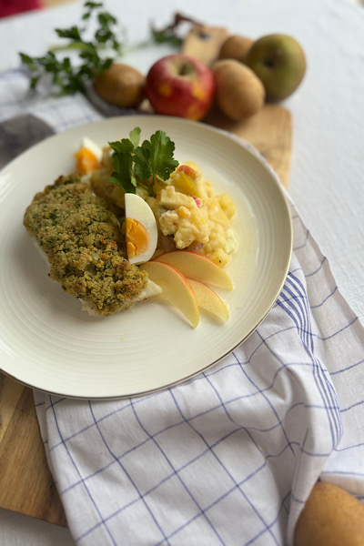 Fisch mit Knusperkruste und Joghurt Kartoffelsalat