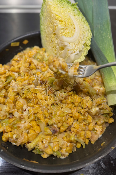 Kuerbis Kaesespaetzle mit Wintergemuese